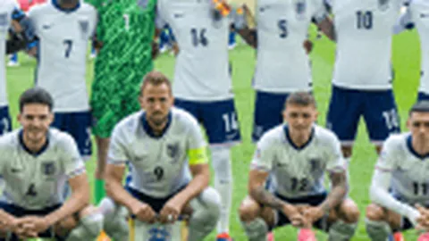 国足赴宴独宿酒店启程